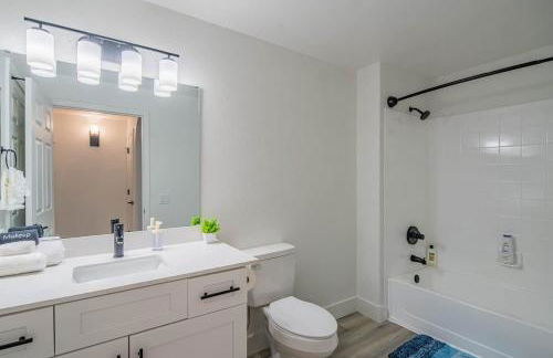 Relaxed 2BD King Bed Pool, Hot Tub, Gym, Parking - Foto 28