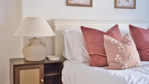 Hollyhocks 2 Bedroom House with Extra Sleeping Option - Wiltshire - Foto 4