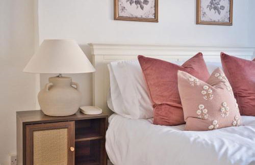 Hollyhocks 2 Bedroom House with Extra Sleeping Option - Wiltshire - Foto 4