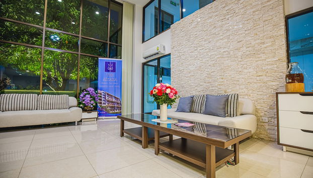 Coin salon dans le hall