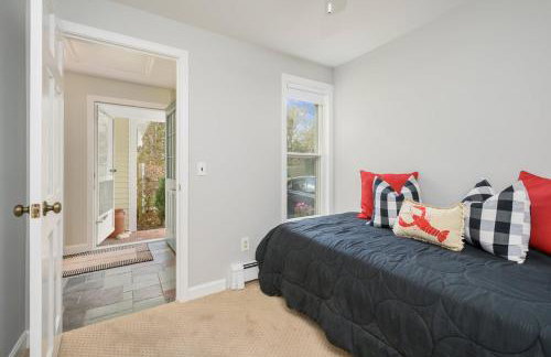 Poppys Pond: Pondfront Cape Home with A/C Wifi - Photo 37