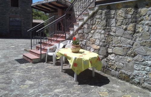 A fine 2 bedroom stone house in Emila - Photo 22