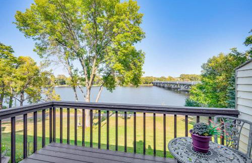 Riverfront Champlin Townhome with Deck and Water View! - Foto 24