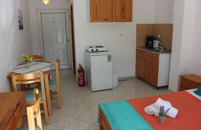 Aaron Studios Apartments - Photo 17