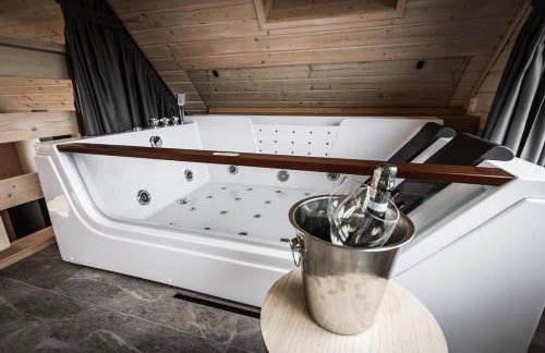 Osada Skoczkowo komfortowe domki z prywatnymi wannami hot-tub nad jeziorem- sauna- balia- prywatny staw wędkarski - Foto 25