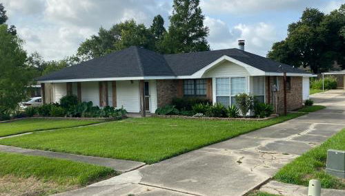 Pool House - Photo 2