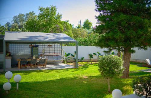 Luxury Villa with Pool, BBQ & Garden in Vouliagmeni - Foto 33