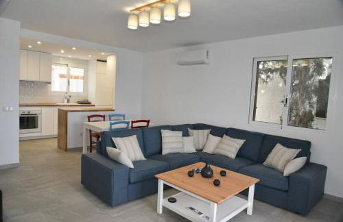 Villa en primera línea de mar con piscina privada - Foto 3