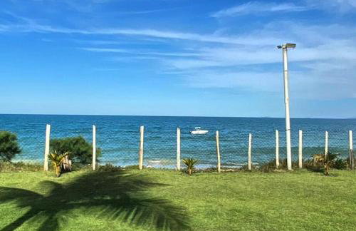 Apartamento pé na areia dois quartos piscina e lazer! - Foto 20