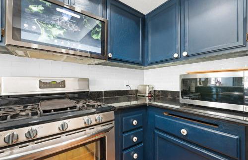 5bed 3bath Private gated community home 7miles to Downtown La close to Disney - Photo 3