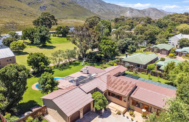 Panaderos - Photo 37