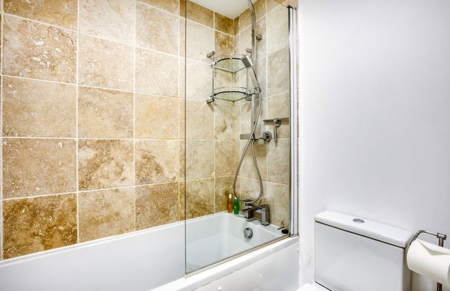 Homely 4 Bedroom House in Brixton - Foto 36