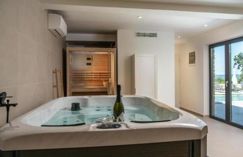 Amazing Home In Bartici With Wifi - Photo 2