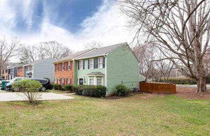 Lux Home-mins to Truist Park wKing pet friendly - Foto 14