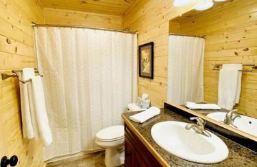 Group Lake Cabin with Ping Pong Table Loaded with Kayaks in Wisconsin - Foto 17