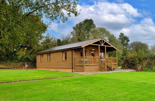 Finest Retreats - Tarkas Holt Log Cabin, Stowford - Foto 1