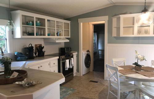 Beaufort SC New Renovation, Close to Parris Island, Historic Downtown, Beautiful Beaches, Sleeps 7 - Photo 4