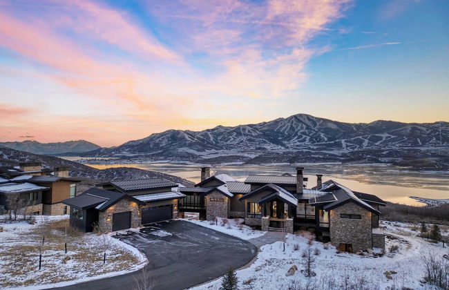 Reflection by Avantstay Sleeps 18 + Lake Views Hot Tub + Game Room - Foto 3