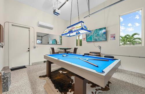 Near the Beach • Pool & Jacuzzi • Waterfront Villa - Foto 5