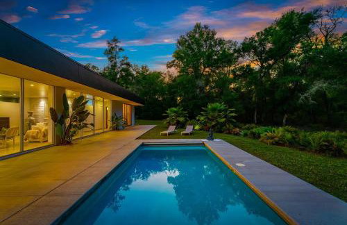 Floral City Oasis - Pool, BBQ Area & Forest View - Foto 46