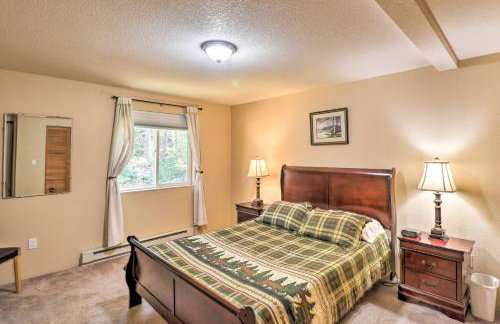 Riverfront Hungry Horse House with Large Deck! - Foto 11