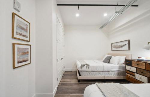 Brushed & Bold | RiNo Art Lofts - Foto 29