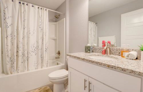 COZY home with fenced patio - Foto 28