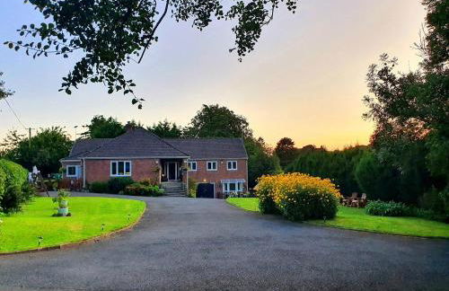 Idyllic 2 Bedroom Self-Contained UpsideDown Annexe - Photo 1