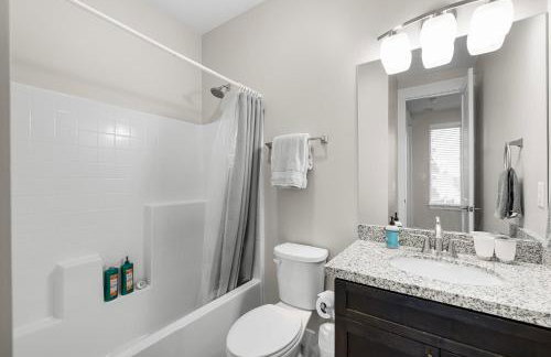 Modern Flagstaff Getaway with Mountain Charm. - Foto 22