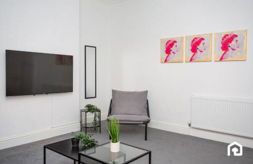 Vacant Nests The Fredrick Close to sea front - Photo 14