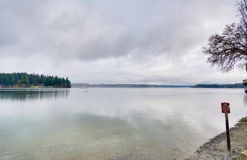 Central 4-Acre Cottage with Deck Walk to Bay! - Foto 30