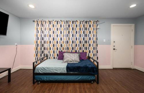 Chic & Cozy 1BR Apt with Free Parking & King Bed - Foto 7