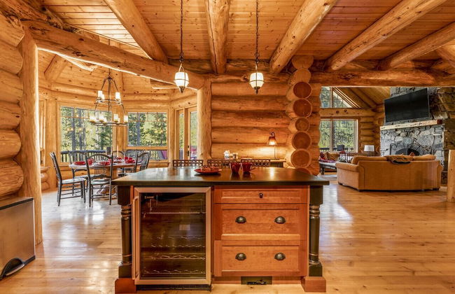 Luxury Log Chalet | Pool + Private HotTub | Ski In/Out | Overlooking Greywolf GC - Photo 15