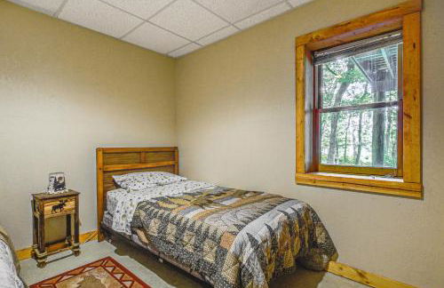 Peaceful Wautoma Retreat with Deck on 10 Acres! - Foto 23