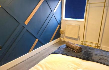 Spacious Entire House with Free Parking Perfect for Relocators Contractors and Long Term Stays - Photo 17