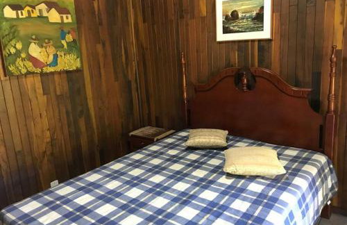 Lindo e aconchegante chalé com piscina, lareira e churrasqueira - Foto 19