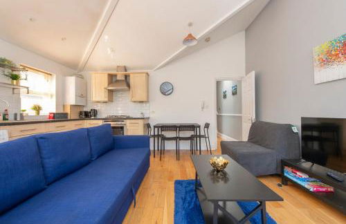 Lovely 3-bed 20 minutes to Central London - Photo 6