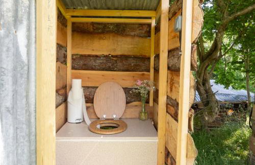 Wood Cabin & 4 Large Bell Tents - Hapus Hideaway - Foto 13