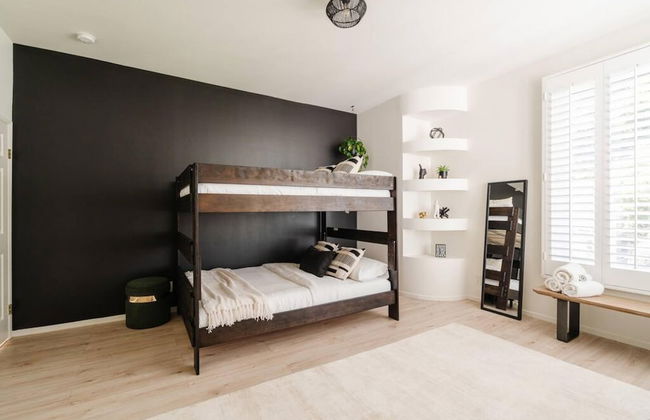 Hollywood Hills Sunset Strip Home w Hottub - Photo 15