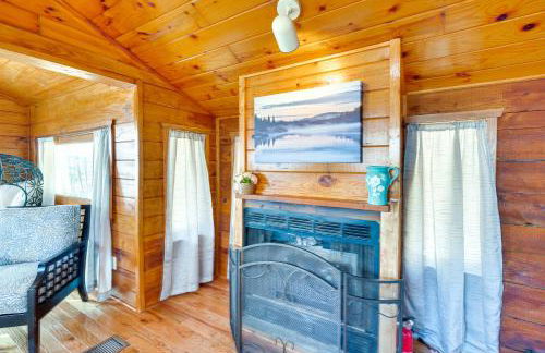 Cabin with Deck and Mountain Views Near Gatlinburg! - Foto 6