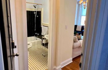 HEART of Old Town Historic 1BR 99 Walk Score - Foto 17