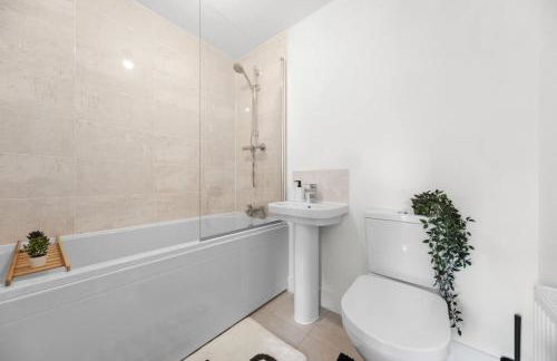 Modern 2-Bed House 10-min to Leeds City Centre - Photo 11