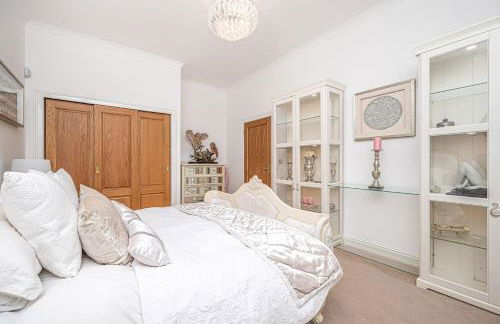 Caledonia House- Luxurious Sea View House Near Edinburgh by Urban Haggis Stays - Foto 22