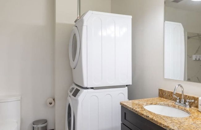 Sosuite 3BR Apt w Balcony, W/d, Gym, On-site Bar - Foto 33