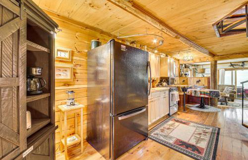 Rustic Searsport Cabin Loft and Sunroom on 10 Acres - Foto 13