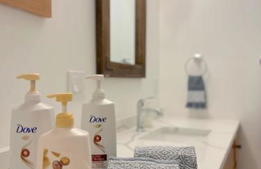 Stylish Mountain Chalet 15mins to Gore Mountain , Large Hot Tub, Playroom & Large Heated Pool - Foto 50