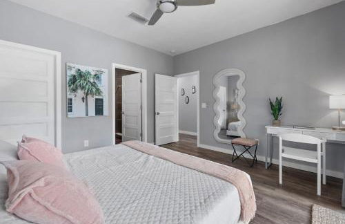 Secret Pool Cabana- Mins to Downtown and Beach - Foto 30