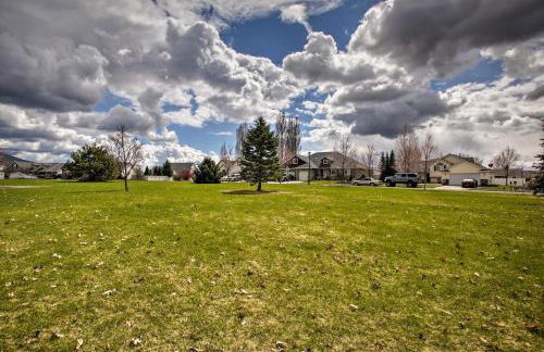 Cozy Getaway with Yard and Patio 4 Mi to Hayden Lake! - Foto 25