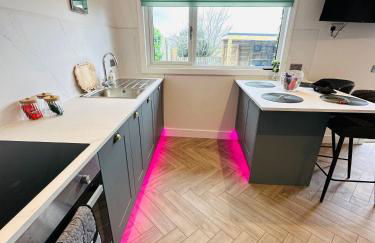 Hazells Lodge Farm Stay Sleeps 2 Undercover Hottub and Pool Table - Foto 6