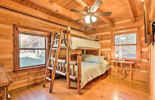 Luxe Dog-Friendly Cabin with Hot Tub and Game Room - Foto 17